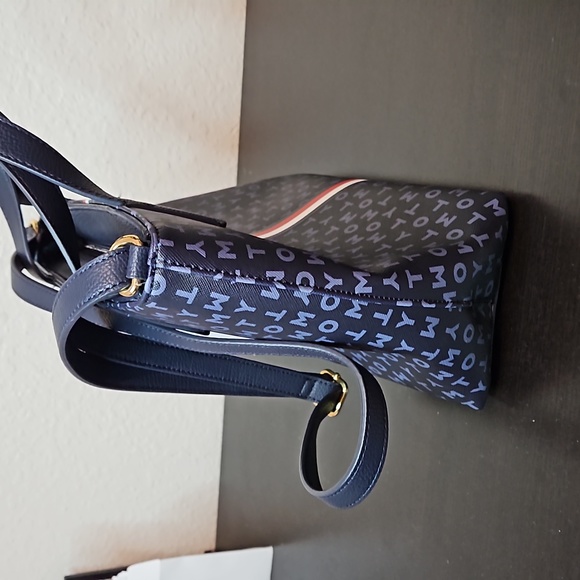 Tommy Hilfiger purse - Picture 9 of 12
